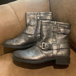 Ladies Guess Pewter Boots, EUC, Size 7 1/2